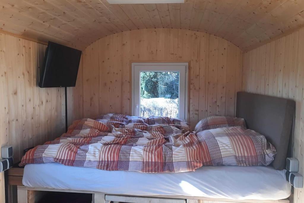 Zirkuswagen Glamping Fuer 2 Mit Veranda Kueche Netflix Parken Und Hofladen Steinhofel ภายนอก รูปภาพ
